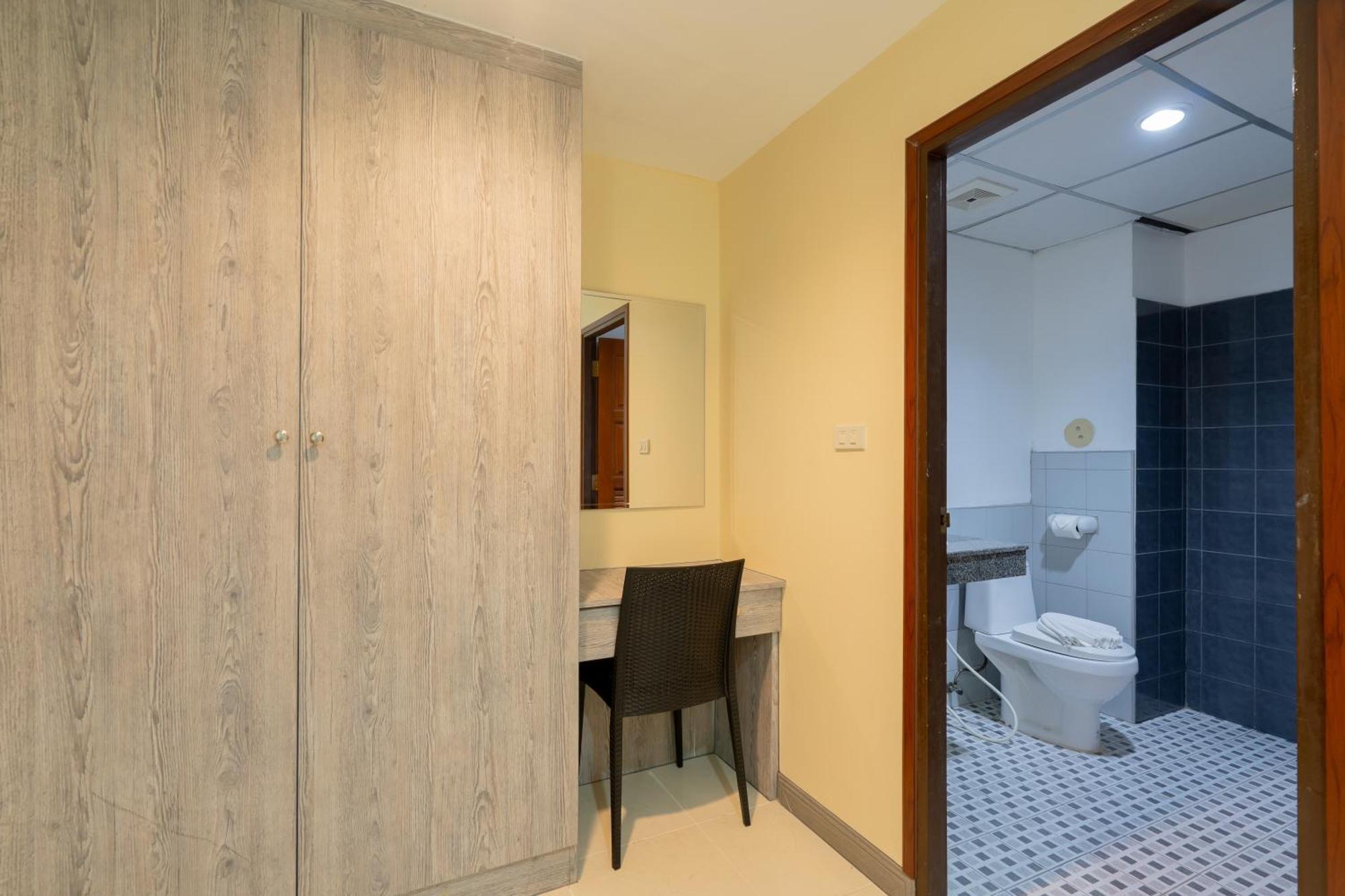 Square One Hotel Patong Экстерьер фото