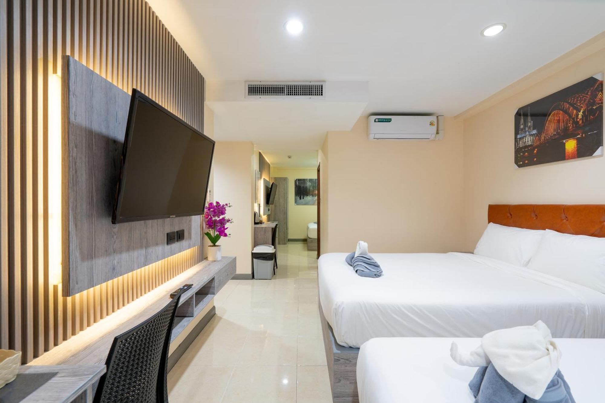 Square One Hotel Patong Экстерьер фото
