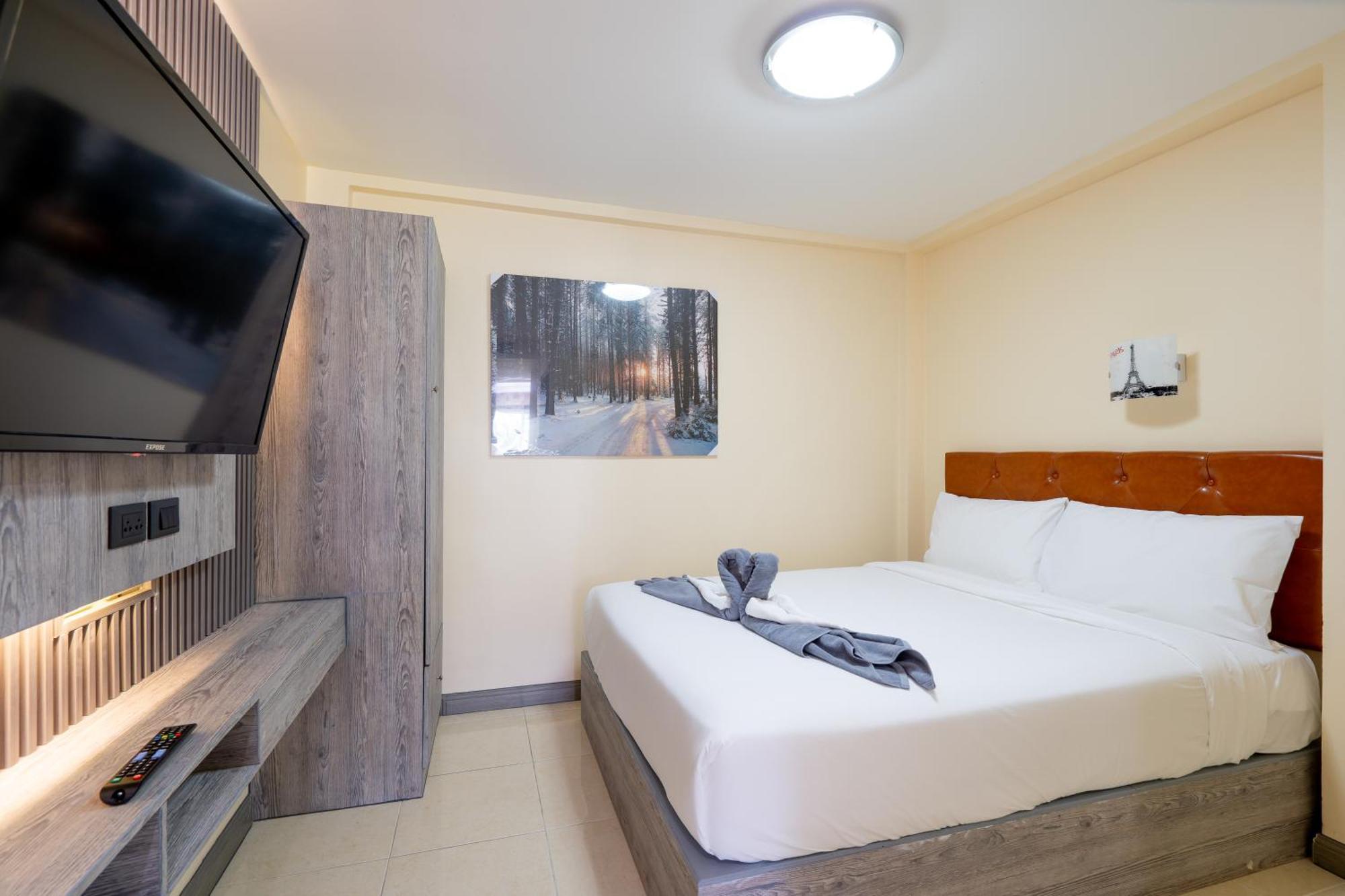 Square One Hotel Patong Экстерьер фото