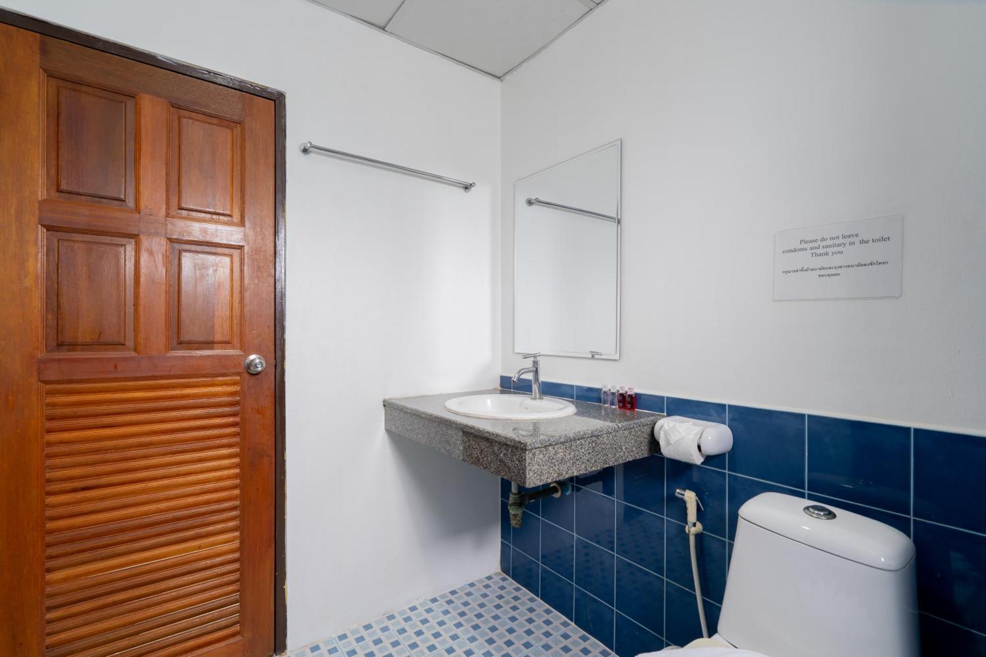 Square One Hotel Patong Номер фото