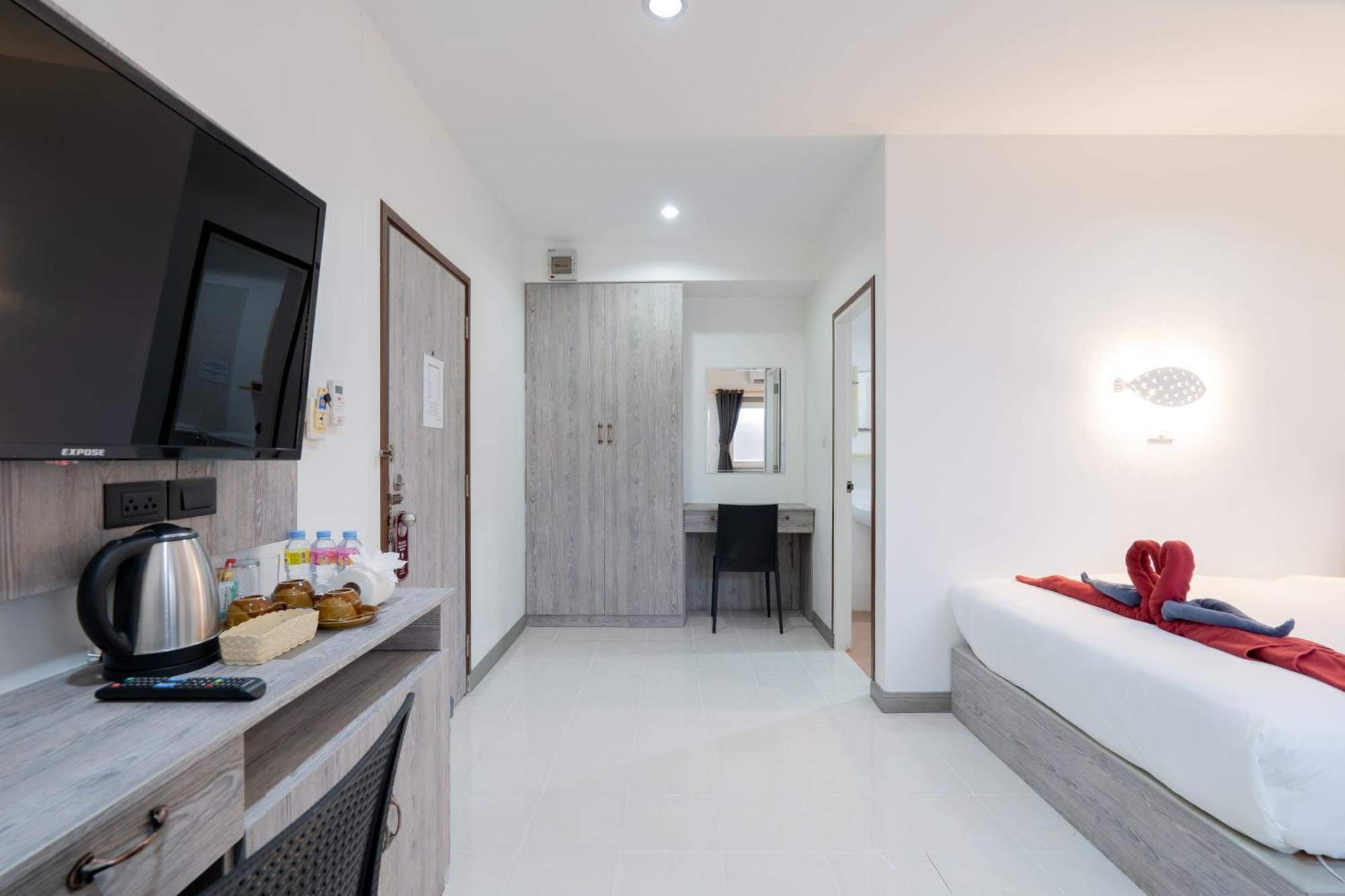Square One Hotel Patong Экстерьер фото
