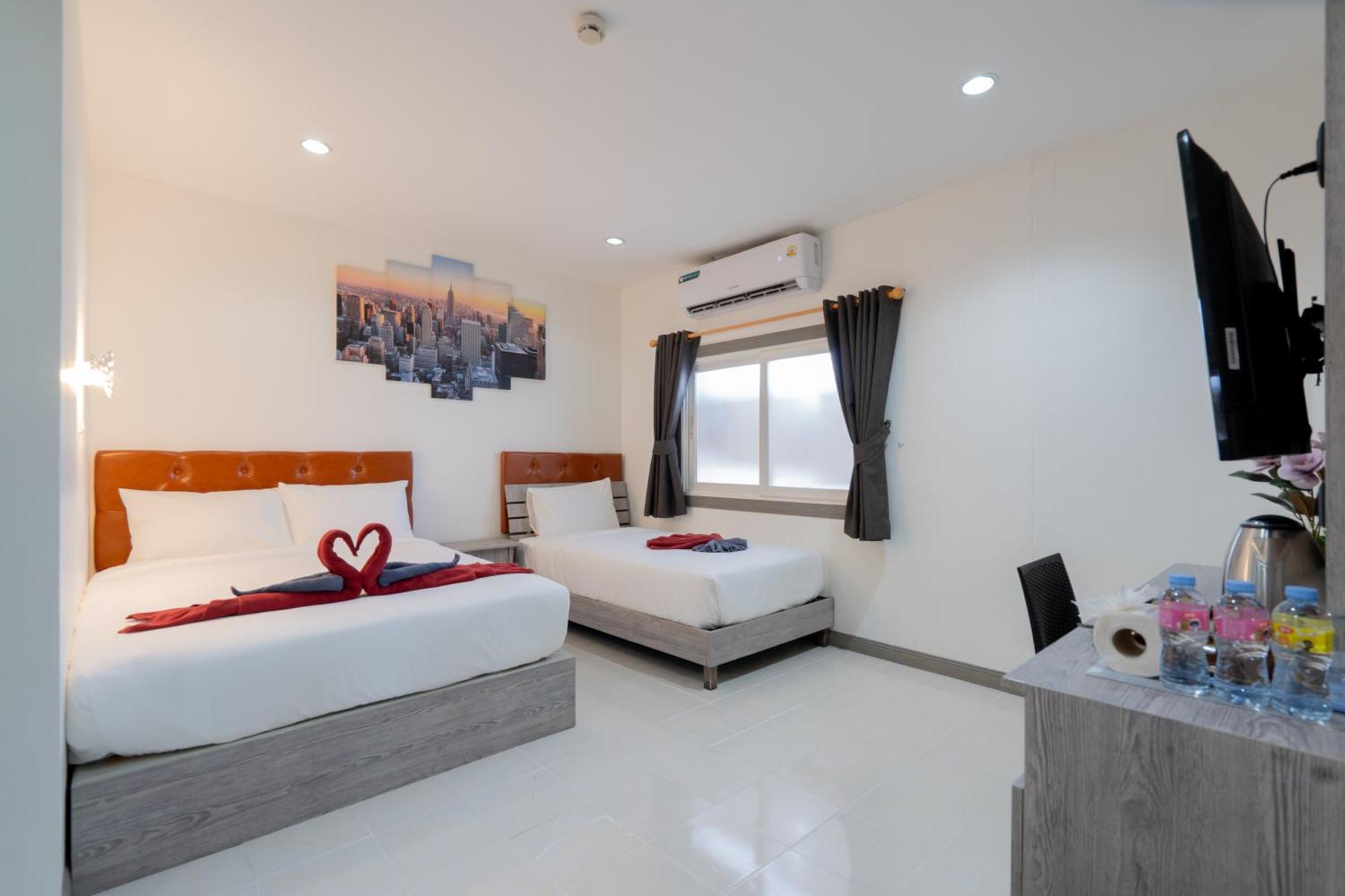 Square One Hotel Patong Экстерьер фото