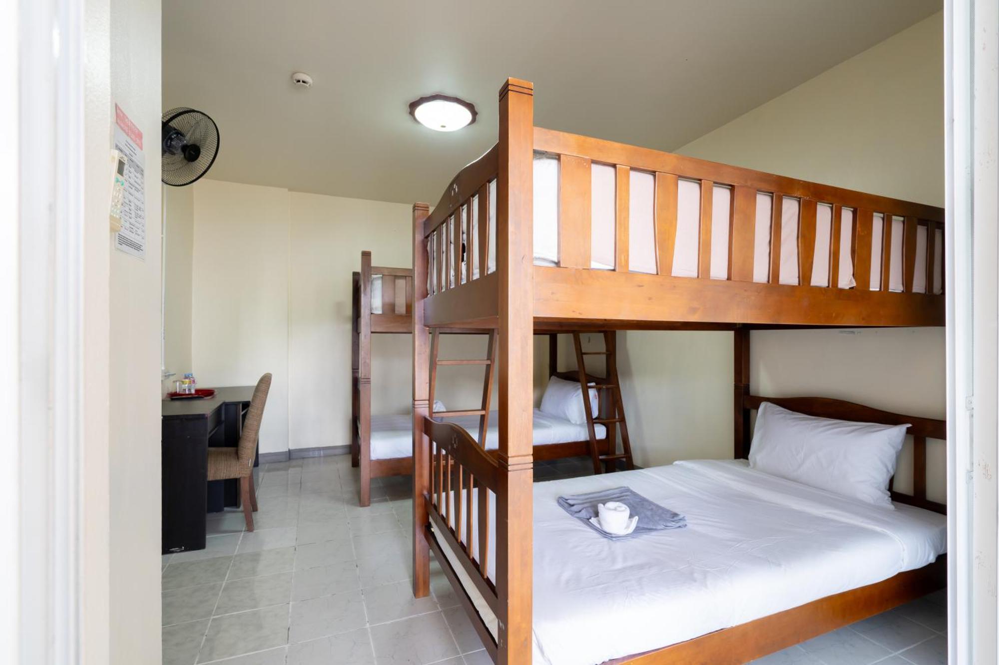 Square One Hotel Patong Экстерьер фото