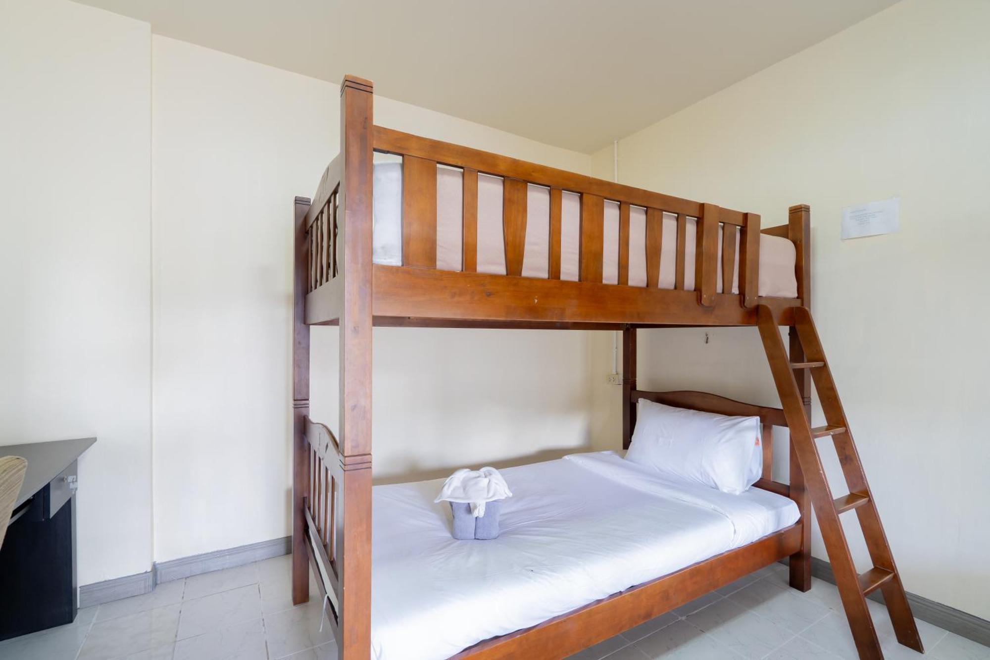 Square One Hotel Patong Экстерьер фото