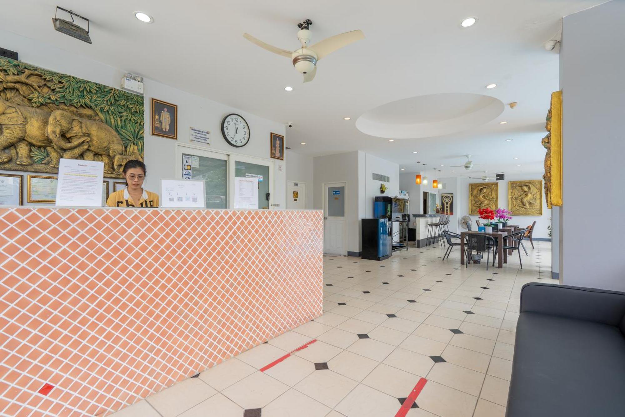 Square One Hotel Patong Экстерьер фото