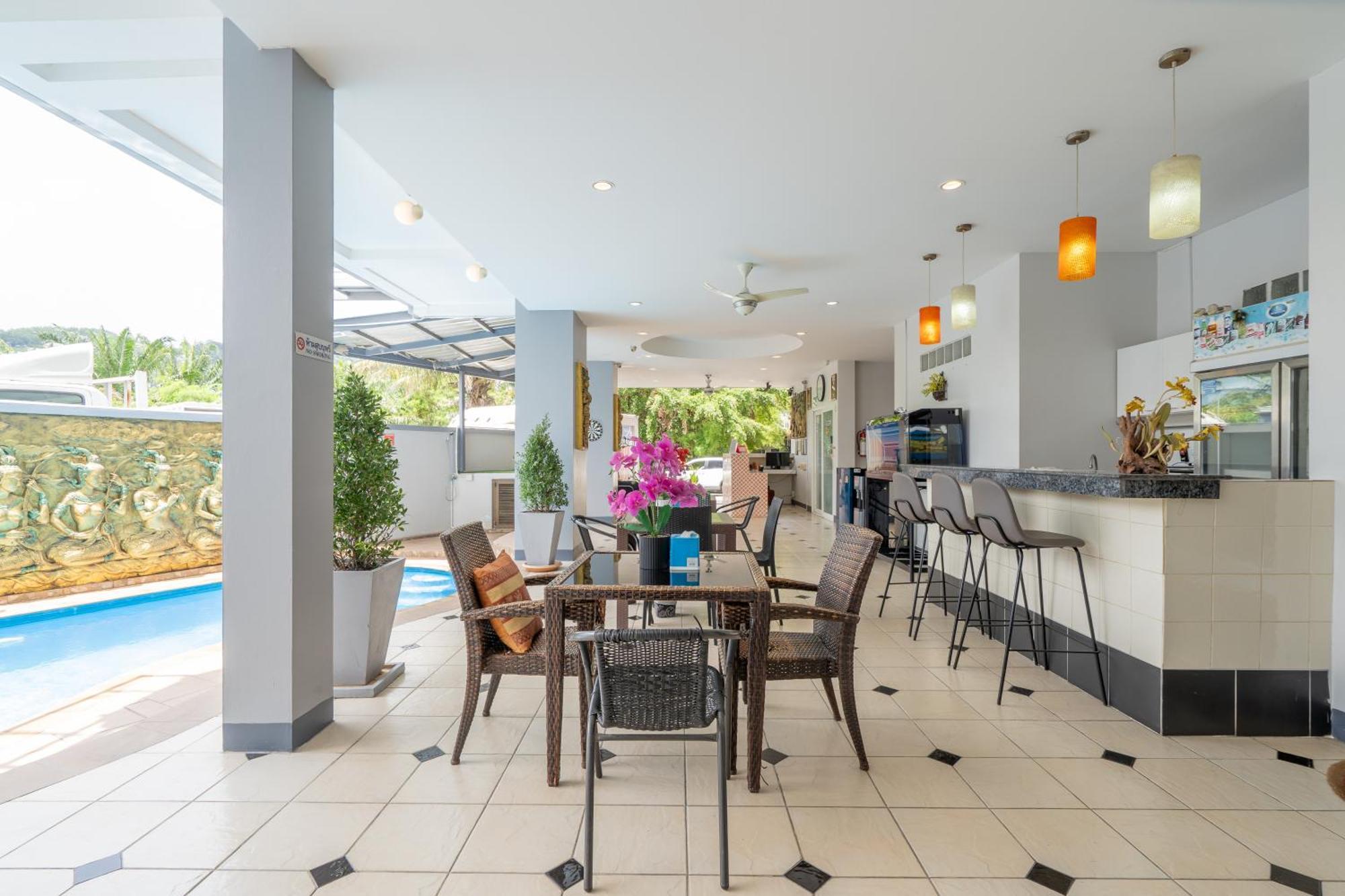 Square One Hotel Patong Экстерьер фото