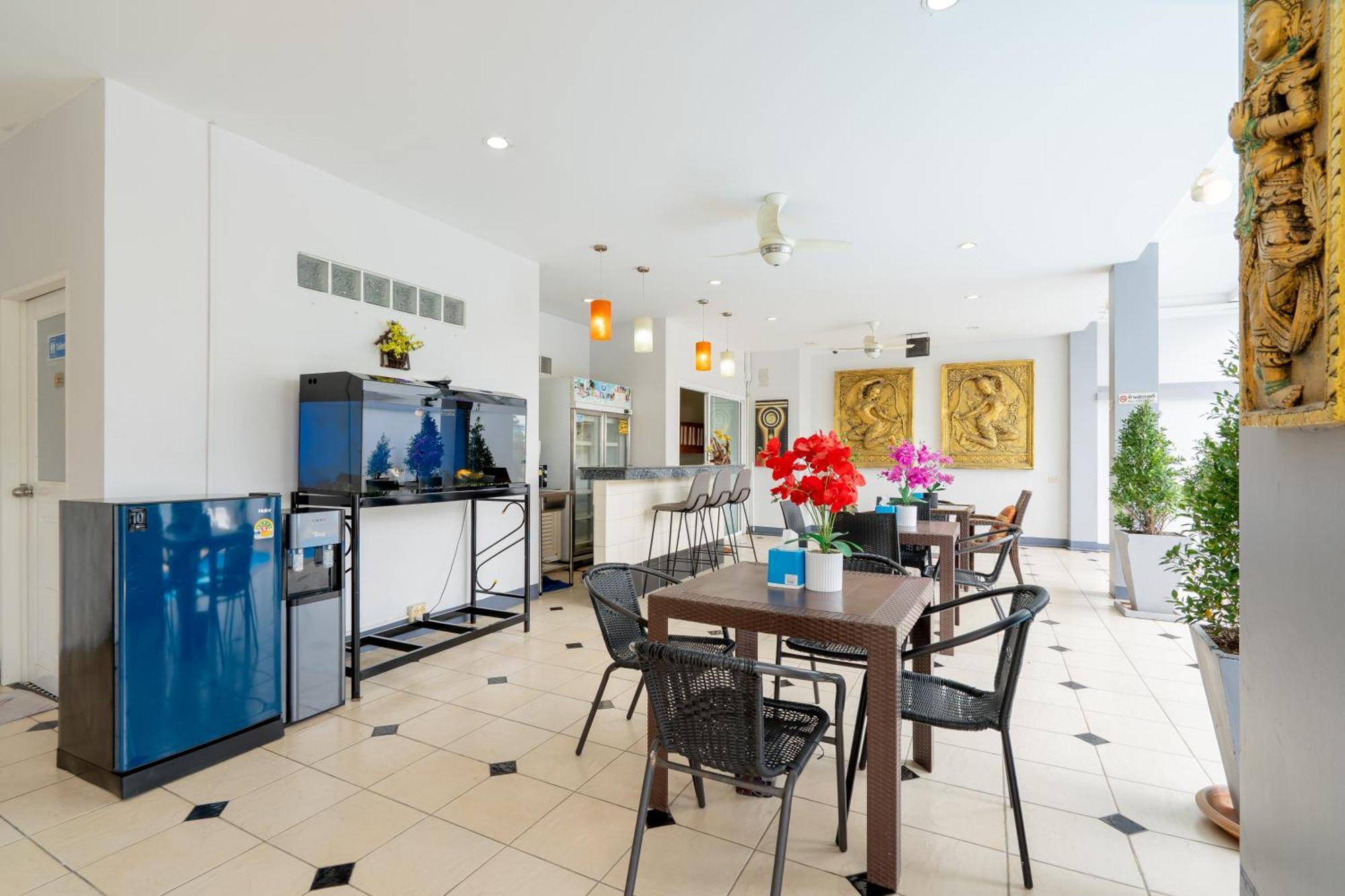 Square One Hotel Patong Экстерьер фото