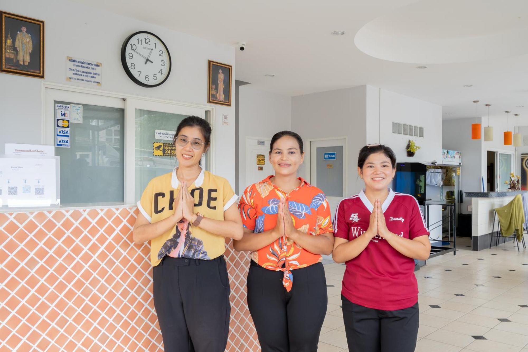 Square One Hotel Patong Экстерьер фото