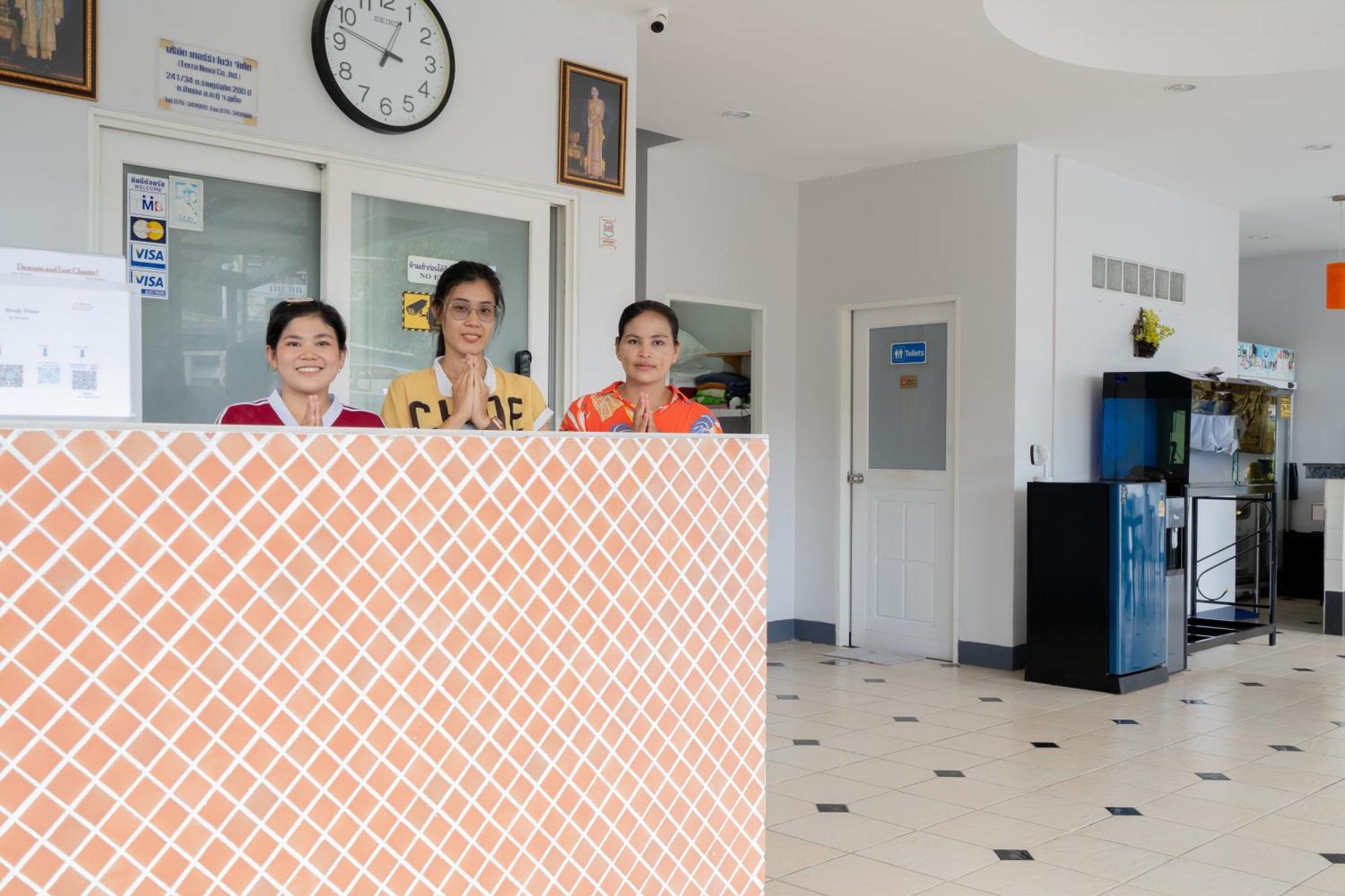 Square One Hotel Patong Экстерьер фото