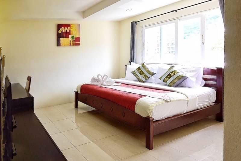 Square One Hotel Patong Экстерьер фото