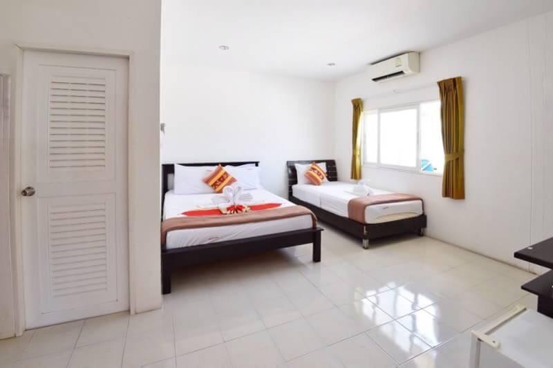 Square One Hotel Patong Экстерьер фото