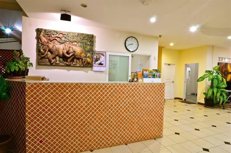 Square One Hotel Patong Экстерьер фото