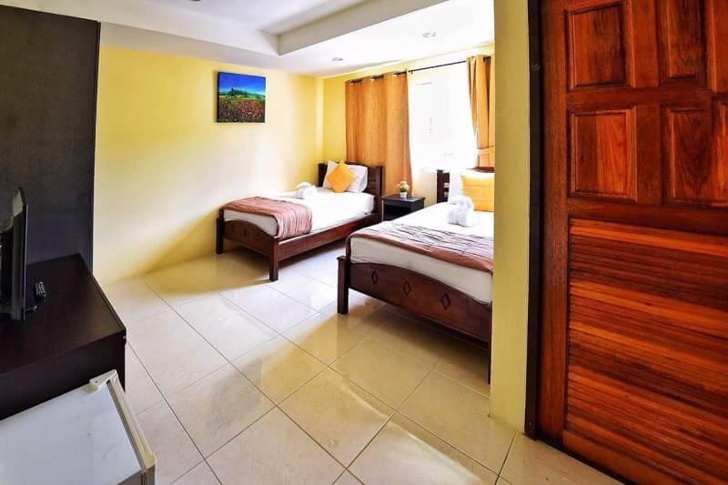 Square One Hotel Patong Экстерьер фото