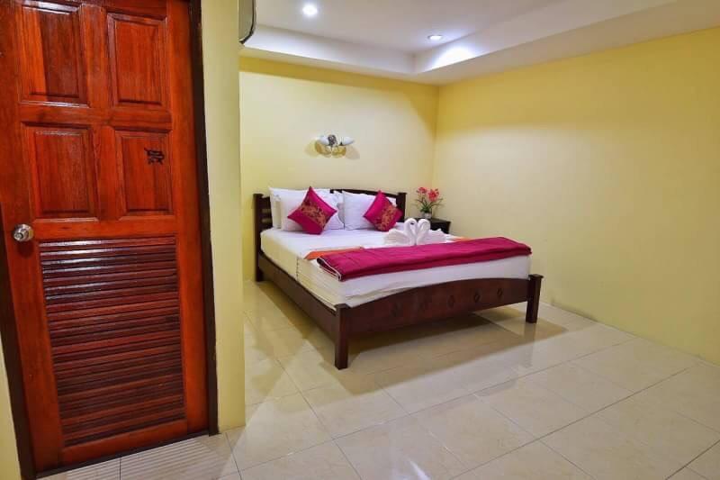 Square One Hotel Patong Экстерьер фото